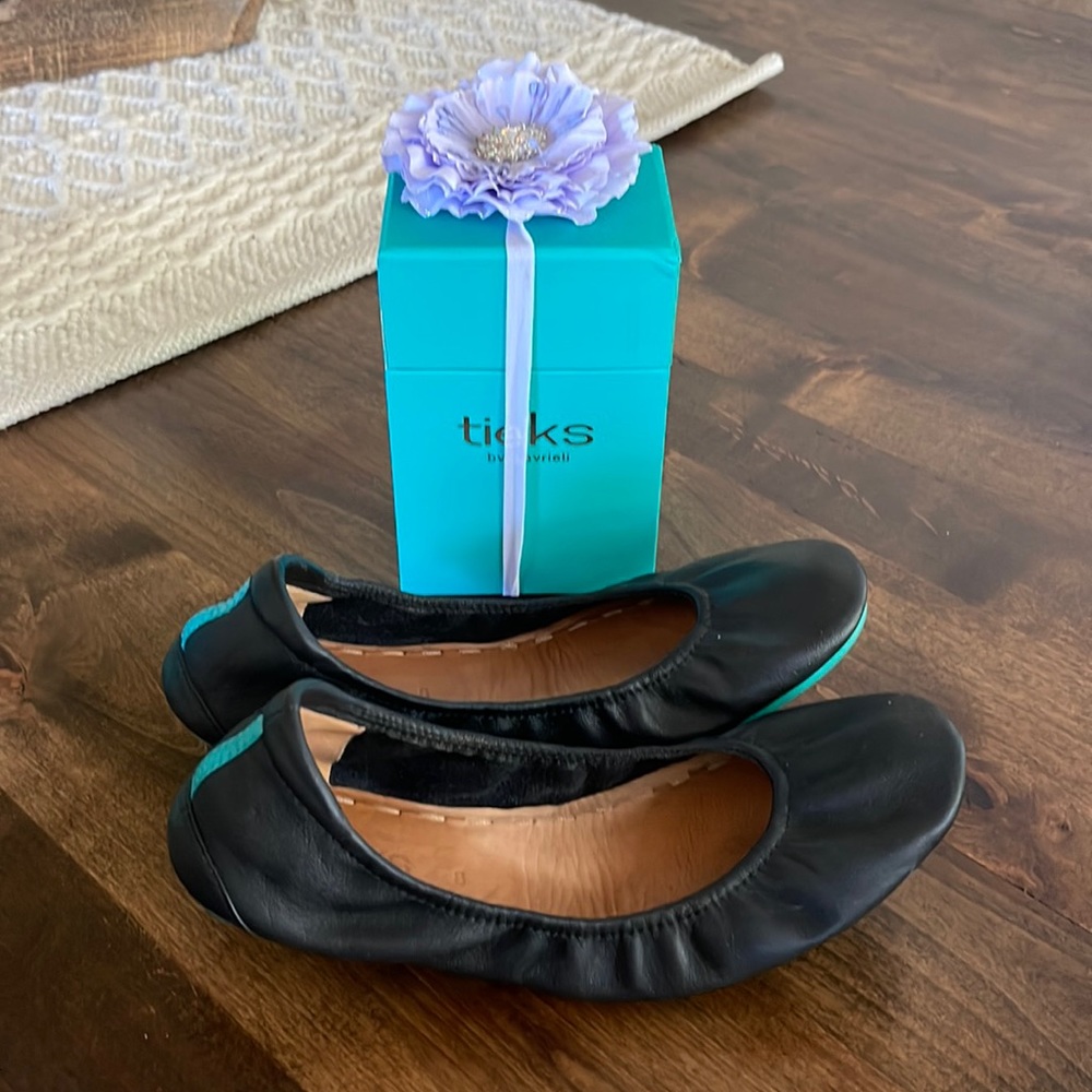 Great condition Matte BlackTieks size 8